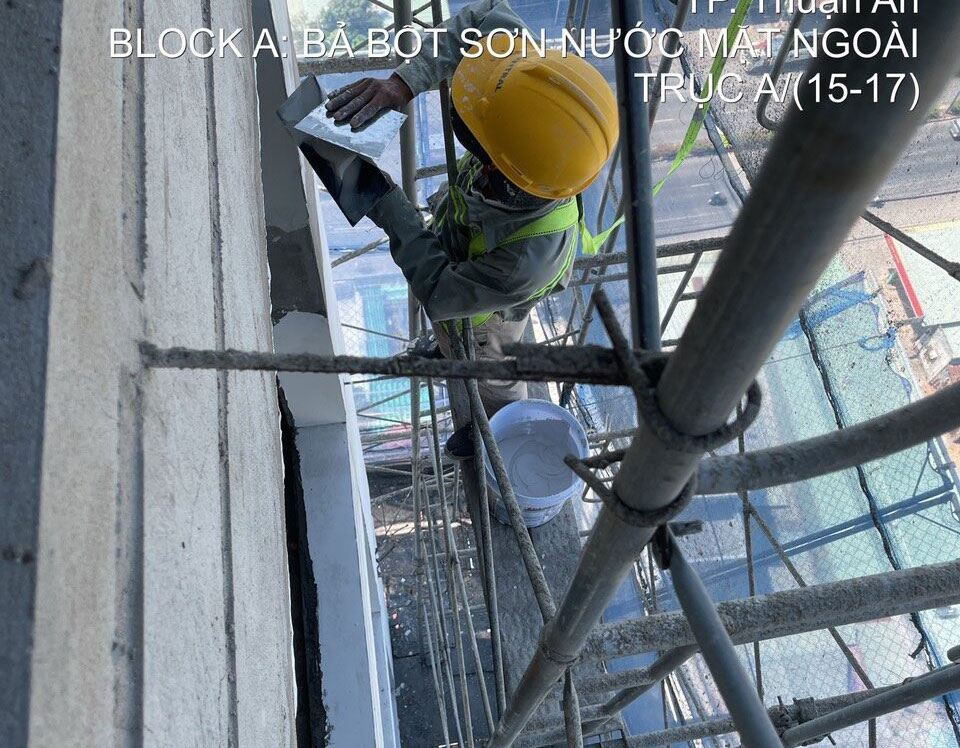 Bả bột sơn nước mặt ngoài Roxana Plaza tháng 1/2024