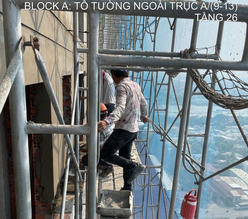 Tô tường mặt ngoài tại tầng 26 Roxana Plaza Tháng 1/2024