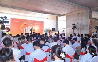 Lễ cất nóc Roxana Plaza với sự tham dự của đông đảo đối tác cùng cư dân tương tai.