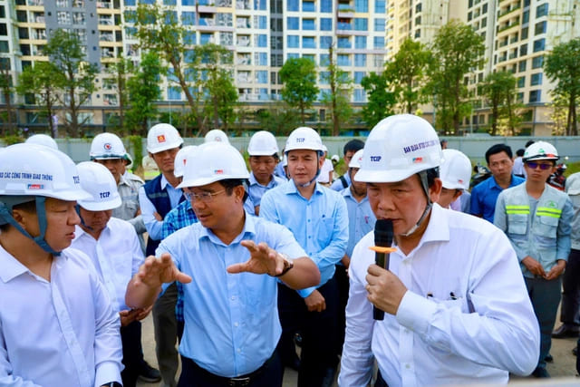 Chủ tịch UBND TP HCM Nguyễn Văn Được chỉ đạo tại công trường Vành đai 3