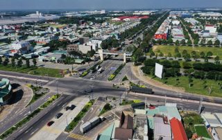 Với việc đầu tư hạ tầng đồng bộ, hiện đại, kết nối vùng Đông Nam Bộ giúp Bình Dương thu hút ngày càng nhiều nhà đầu tư chất lượng trên thế giới. Trong ảnh: Hệ thống giao thông qua địa bàn huyện Bàu Bàng.